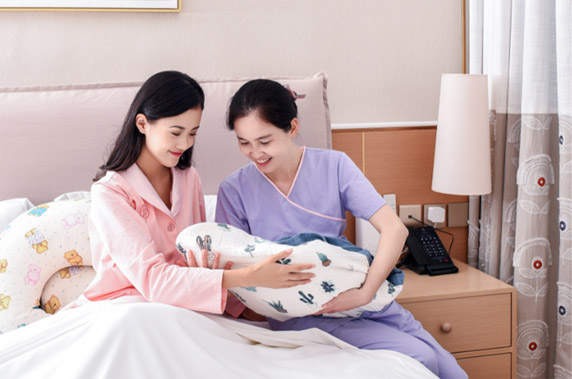 在挑選新竹月子中心時，請以產後護理之家為優先選擇，對媽媽和寶寶的身體健康都會更有保障。